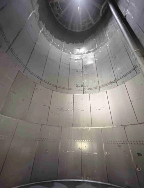 Kuva: Säiliö pesun jälkeen.